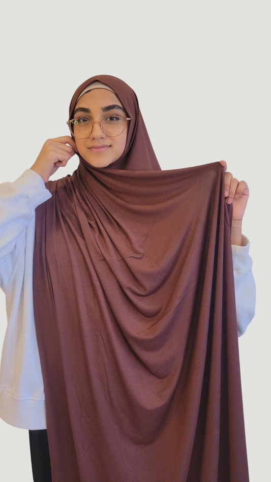 An instant jersey hijab designed for easy styling, without the need for pins. This pinless hijab is made from comfortable jersey fabric, offering a soft and stretchy texture.