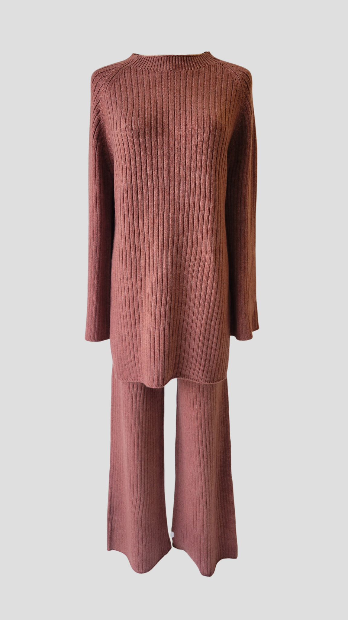 A chic two-piece knit co-ord set in 'Spice', a copper red colour. The set includes a comfy sweater with a relaxed fit and matching knit pants. Perfect for a stylish and cozy look.