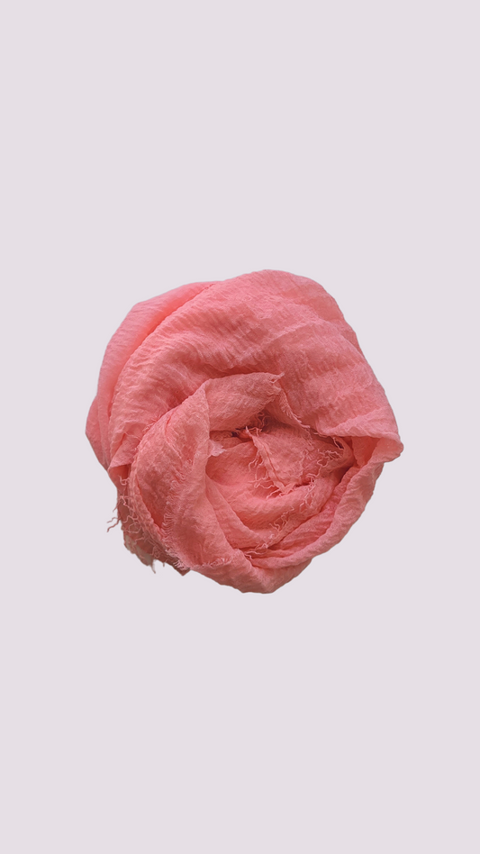This everyday lightweight cotton crinkle hijab features a subtle crinkle texture, adding dimension to the fabric. Made from soft and breathable cotton material, it offers comfort for extended wear.